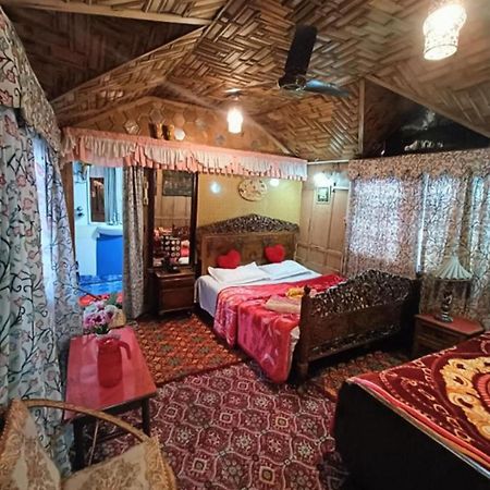 New Minar Group Of Houseboats Srīnagar Exterior foto