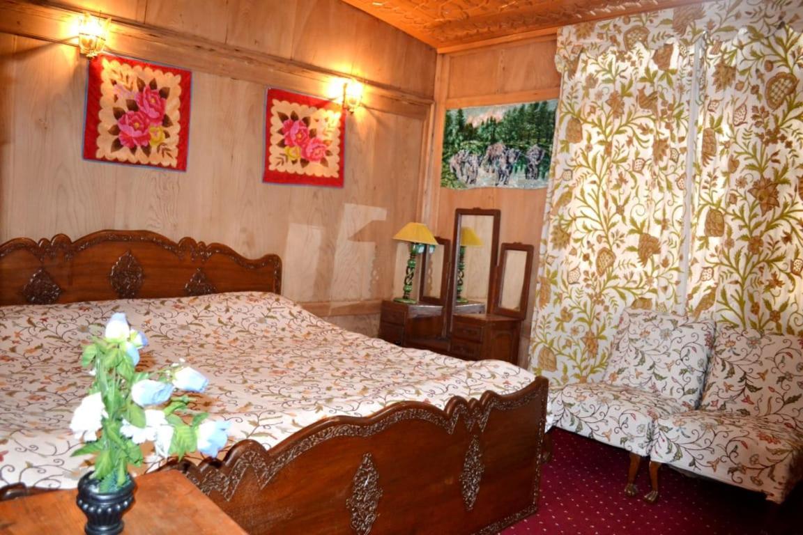 New Minar Group Of Houseboats Srīnagar Exterior foto