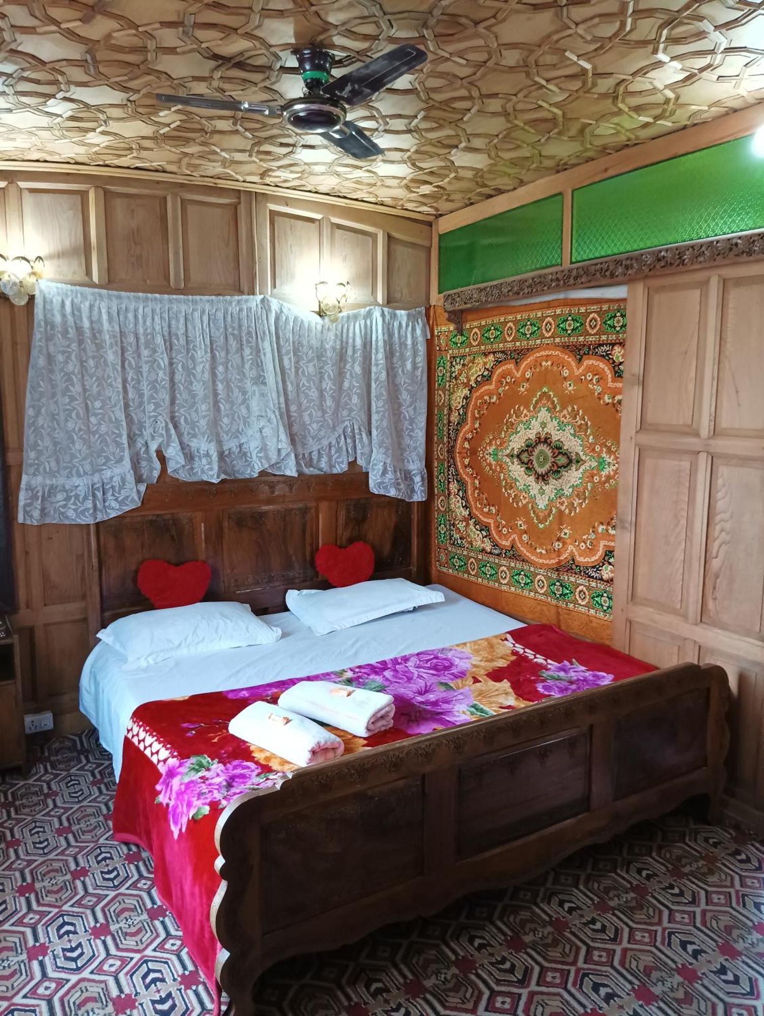 New Minar Group Of Houseboats Srīnagar Exterior foto