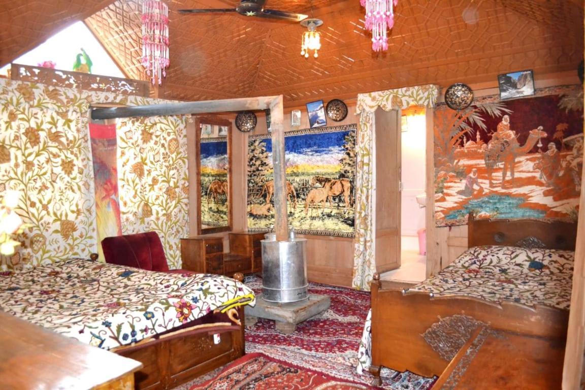 New Minar Group Of Houseboats Srīnagar Quarto foto
